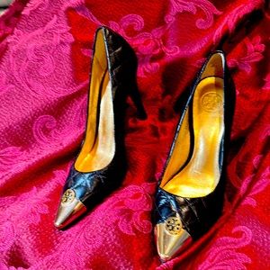 Tory Burch 10M wicked quilted goldtipped heels